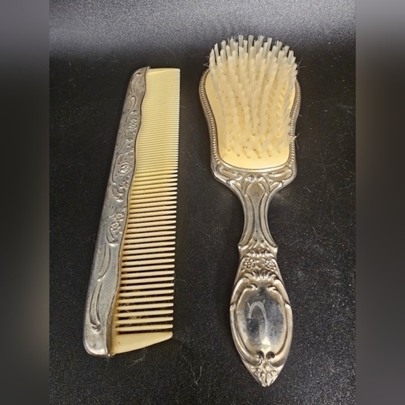 Vintage Victorian‎ silver plate brush and comb set. main image 6